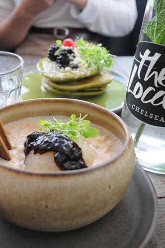 The Locals ontbijten