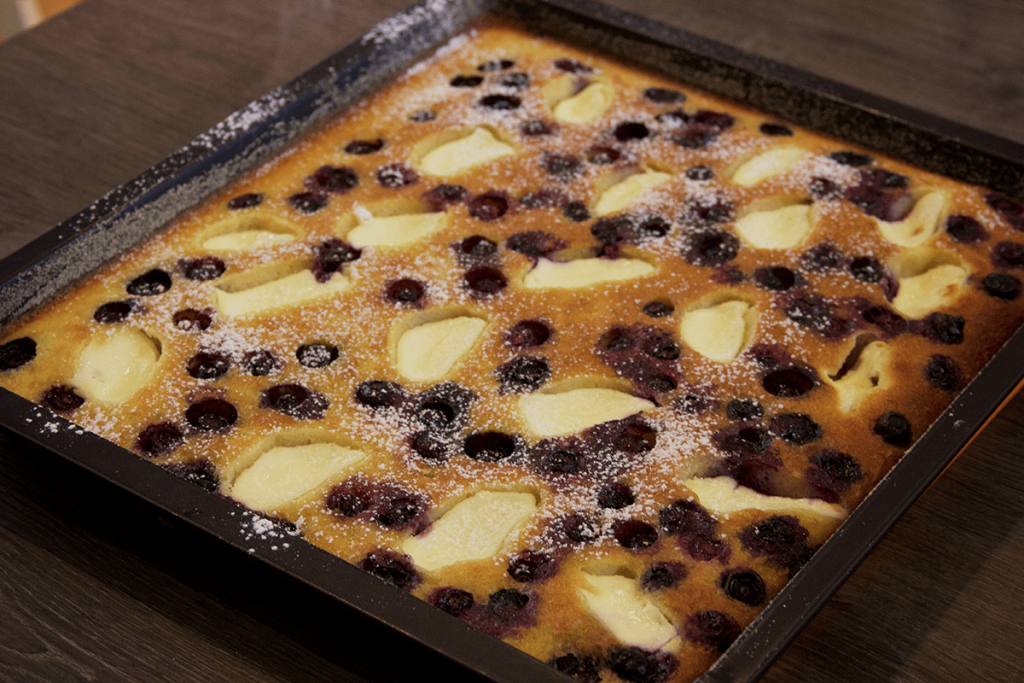 Bublanina cake tijdens de Paasbrunch