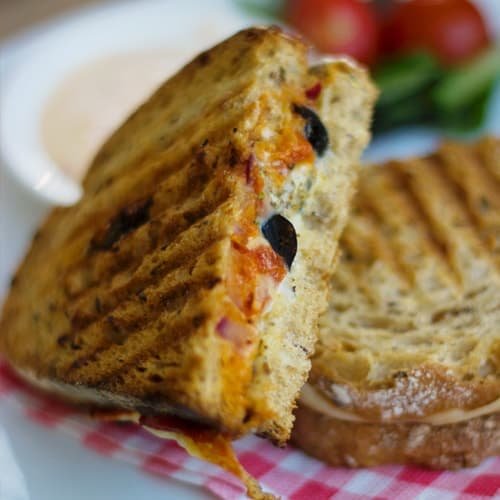Tosti caprese als warme lunchgerecht