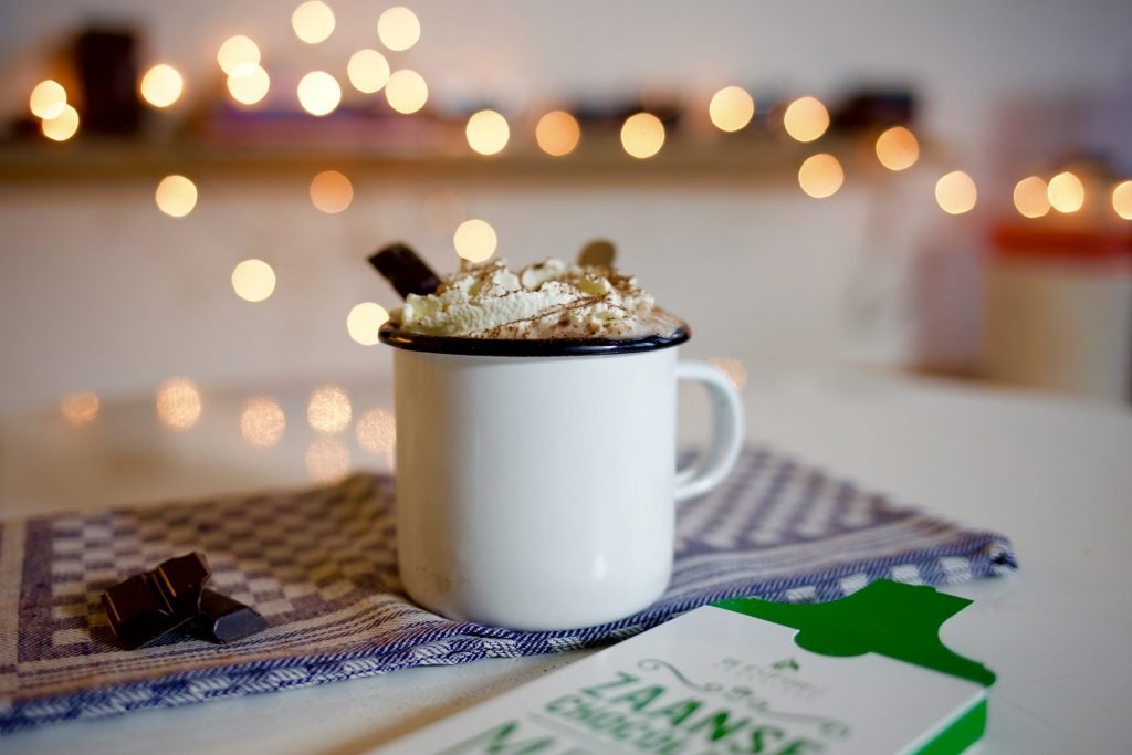 Slagroom kloppen voor op je warme drankje