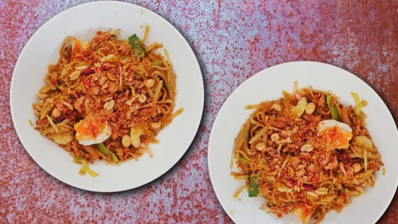 Bami recept met prei, taugé en spekjes.