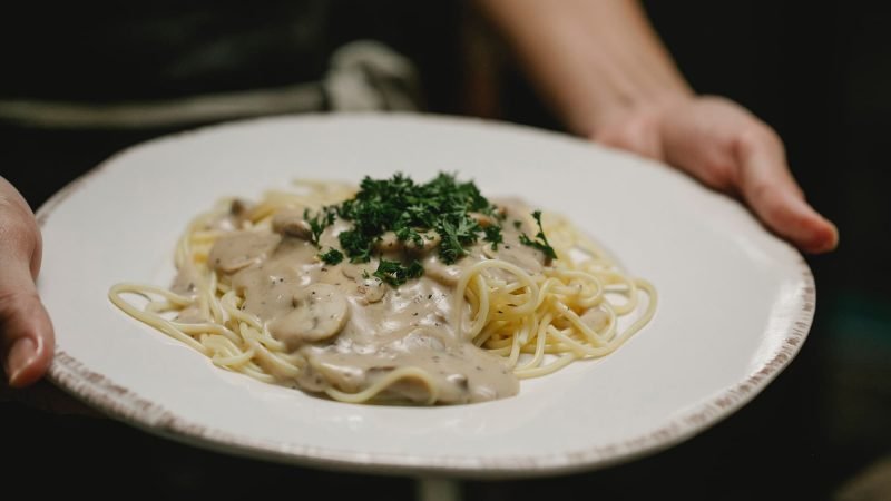 Champignonsaus met pasta