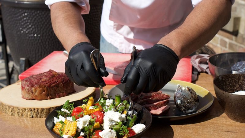 Dry aged rib eye met een aspergesalade