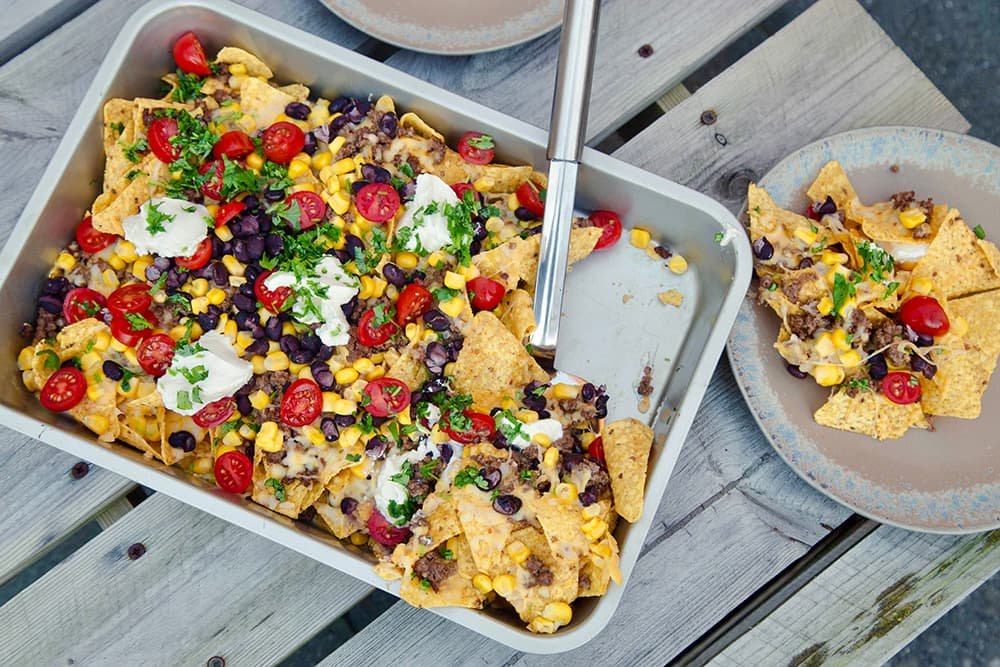 Nachos uit de oven met gehakt, bonen, mais en chilli