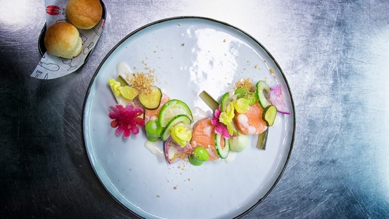 zalm salade met radijs en yuzu dressing
