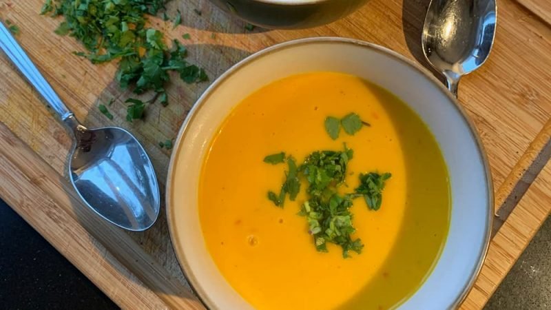 Romige pompoensoep met koriander