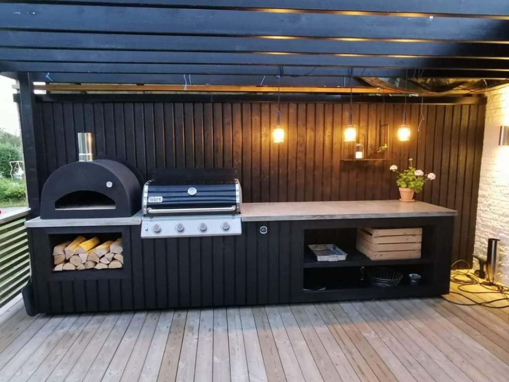 Buitenkeuken met pizza oven