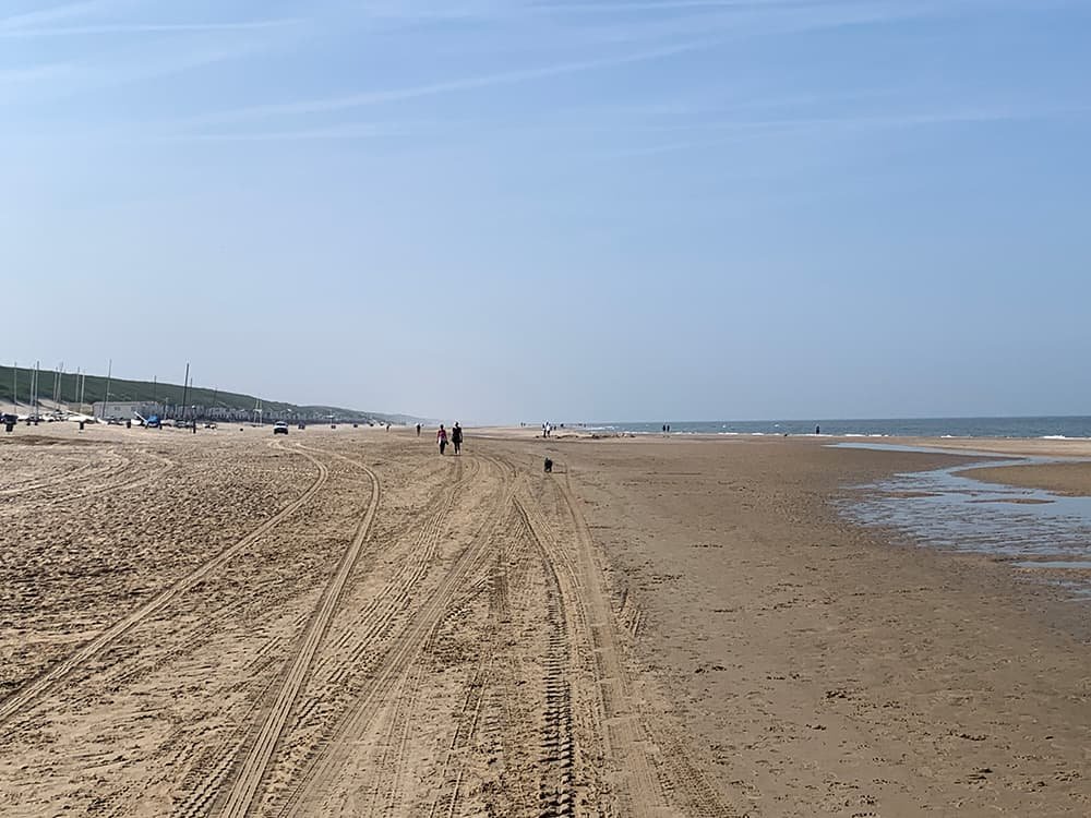 Het brede strand van Egmond