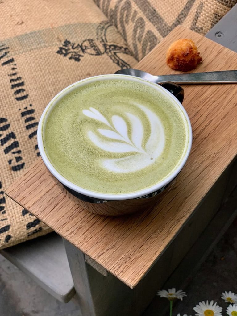 Matcha thee met melk