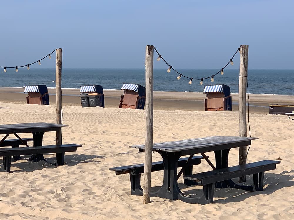 Strandpaviljoen aan Zee