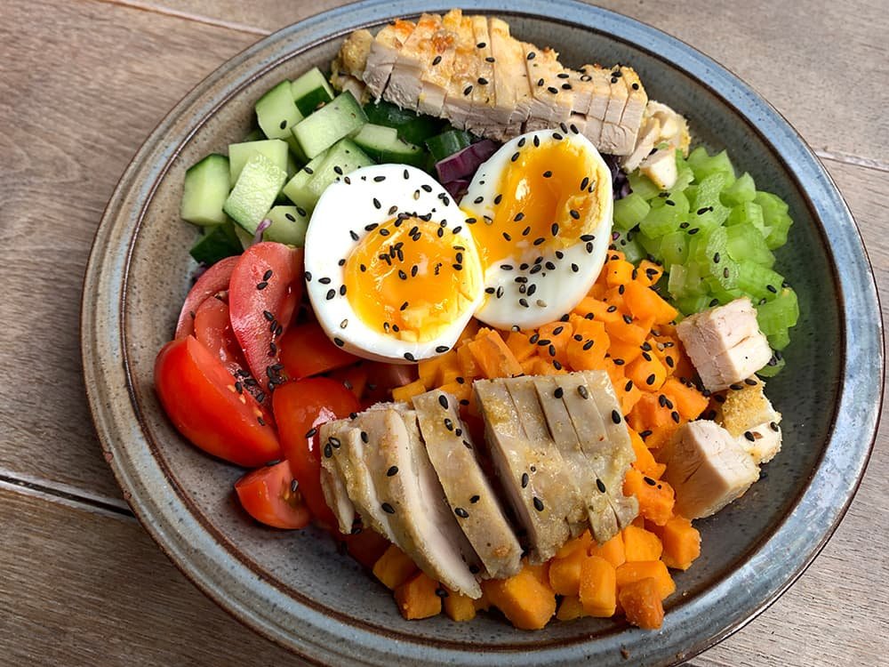 Poke bowl kip recept maken