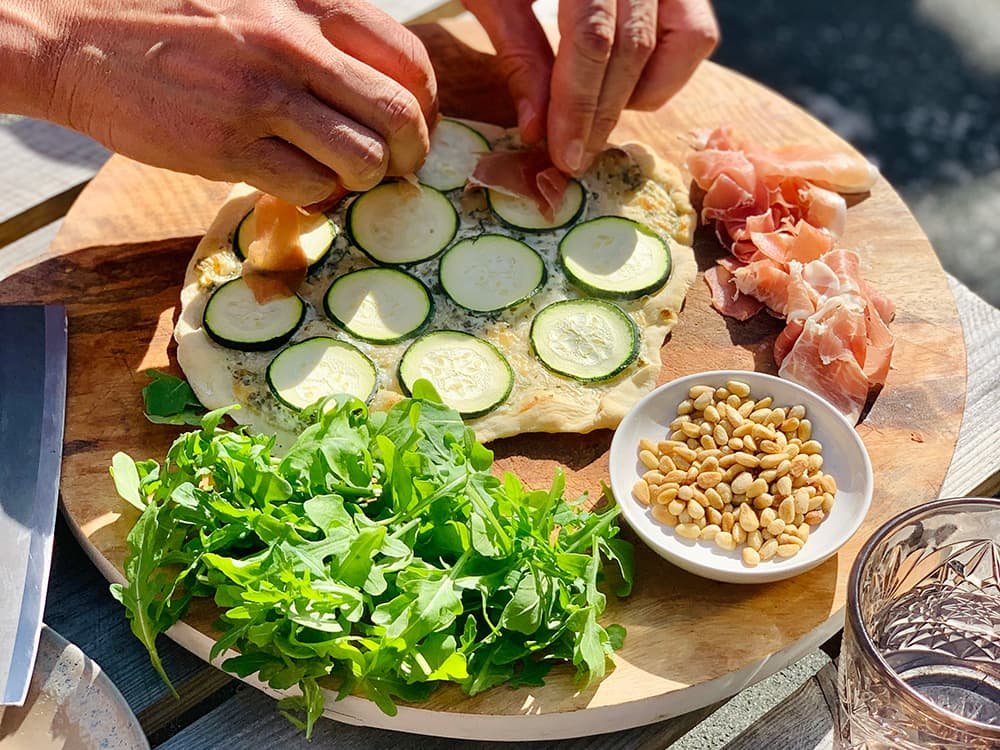 Flammkuchen met courgette en parmaham als borrelhapje