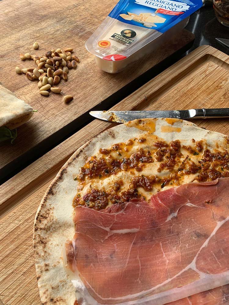 hapjes met ham, rode pesto 2