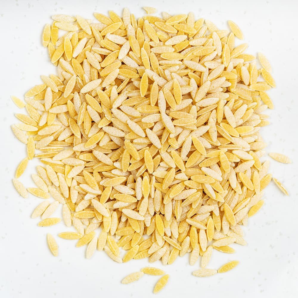 Ongekookte orzo pasta