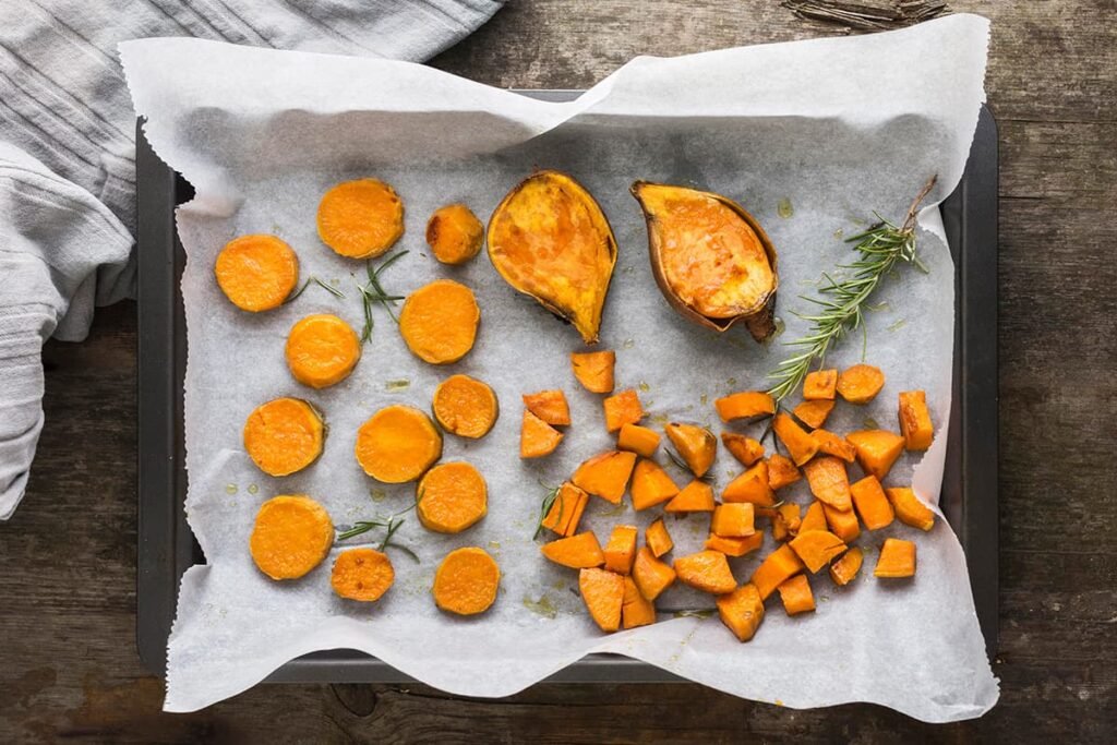 zoete aardappels op verschillende manieren gesneden