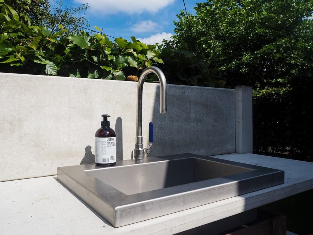 Spoelbak met koudwaterkraan