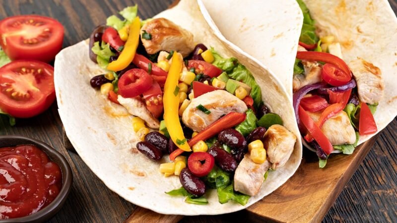 Mexicaanse wraps met kip, bonen en mais