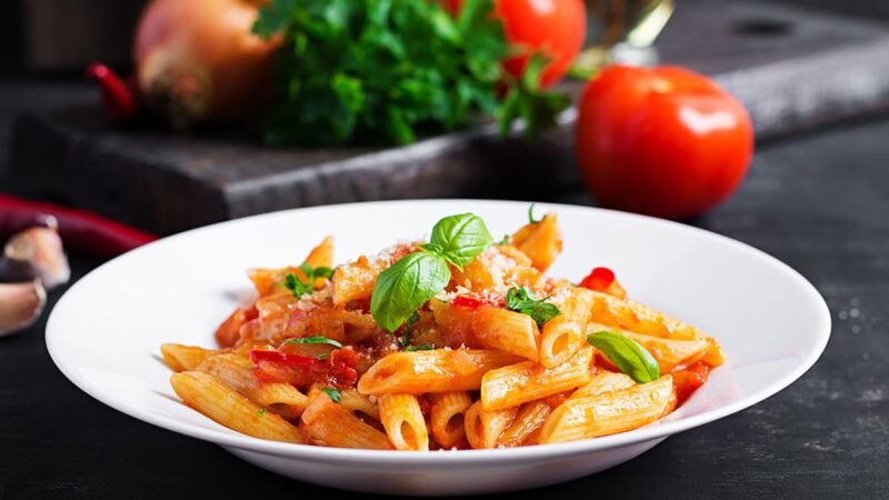 Italiaanse pasta arrabiata_