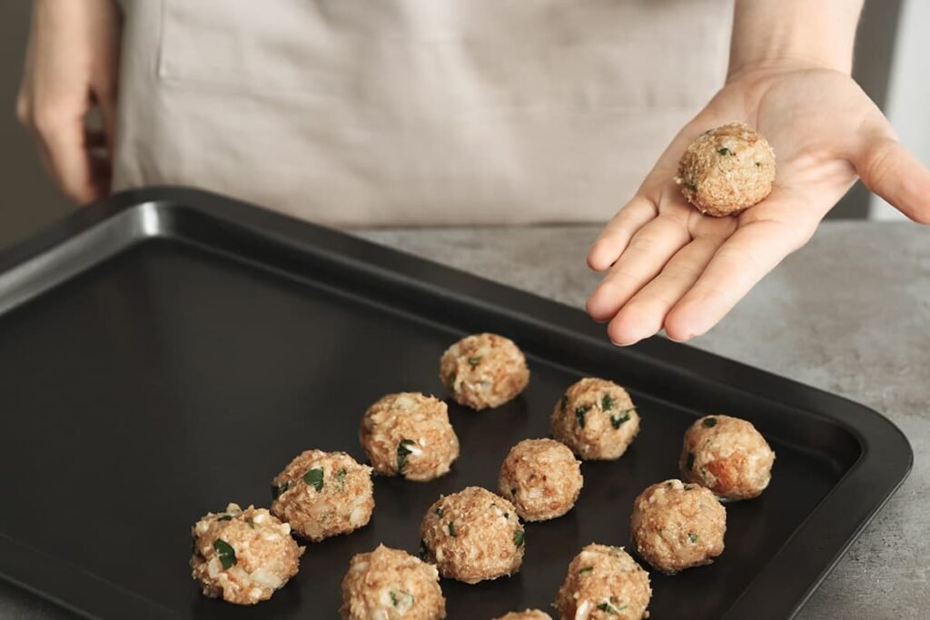 Kipgehakt balletjes draaien voor in de oven