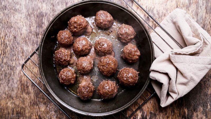 Oma's gehaktballen braden