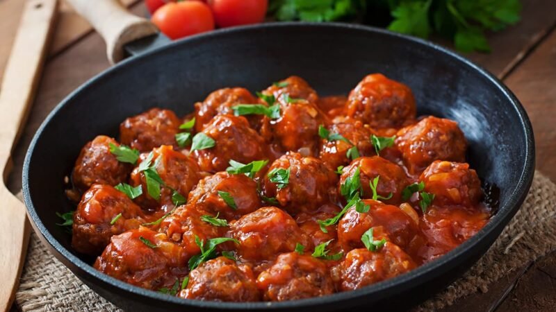 Spaanse gehaktballetjes in tomatensaus