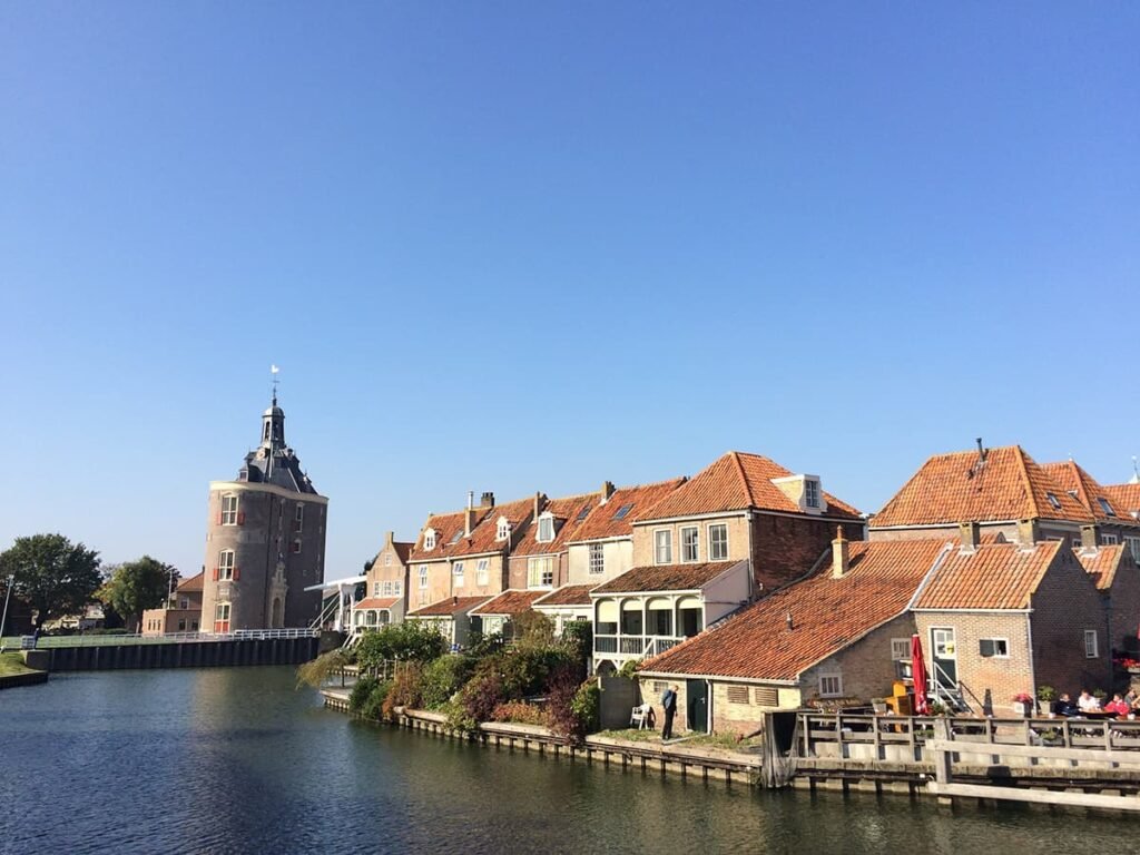 Enkhuizen met de drommedaris aan de haven