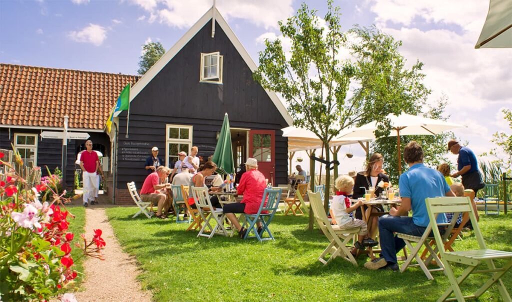 Theetuin Overleek aan het water