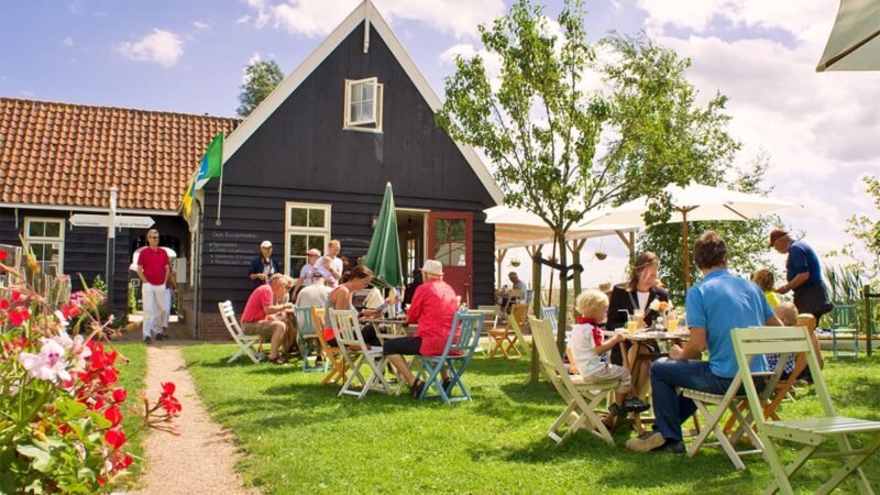 Theetuin Overleek aan het water