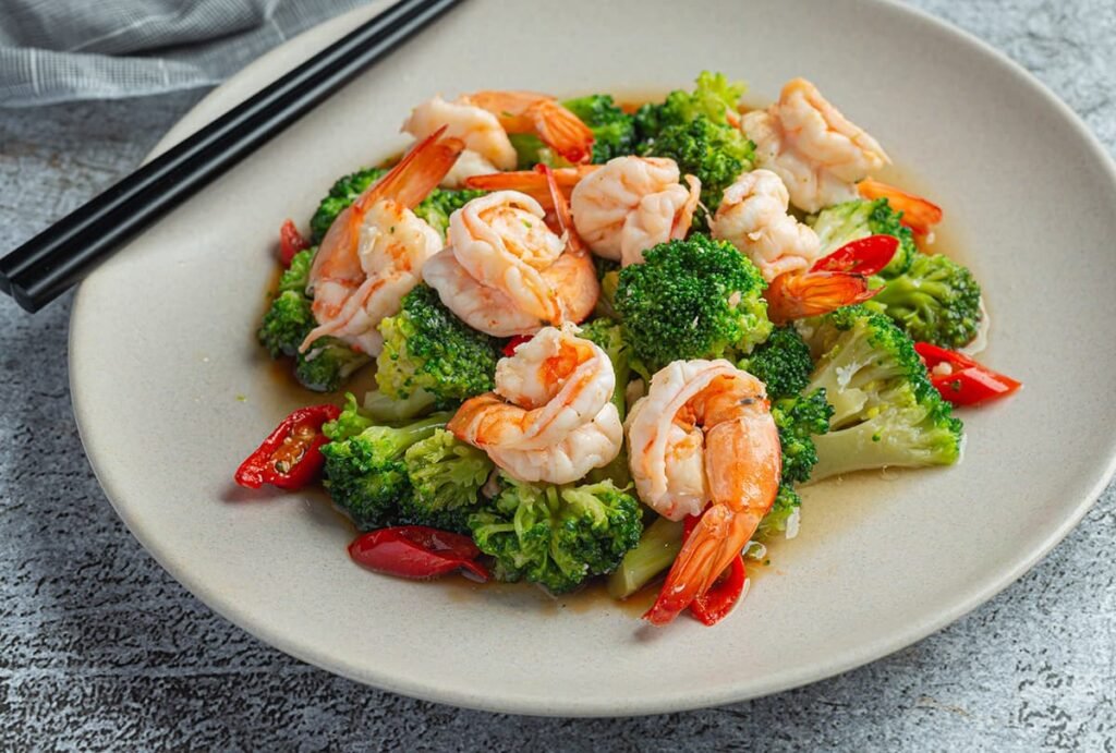 Geroerbakte broccoli met garnalen