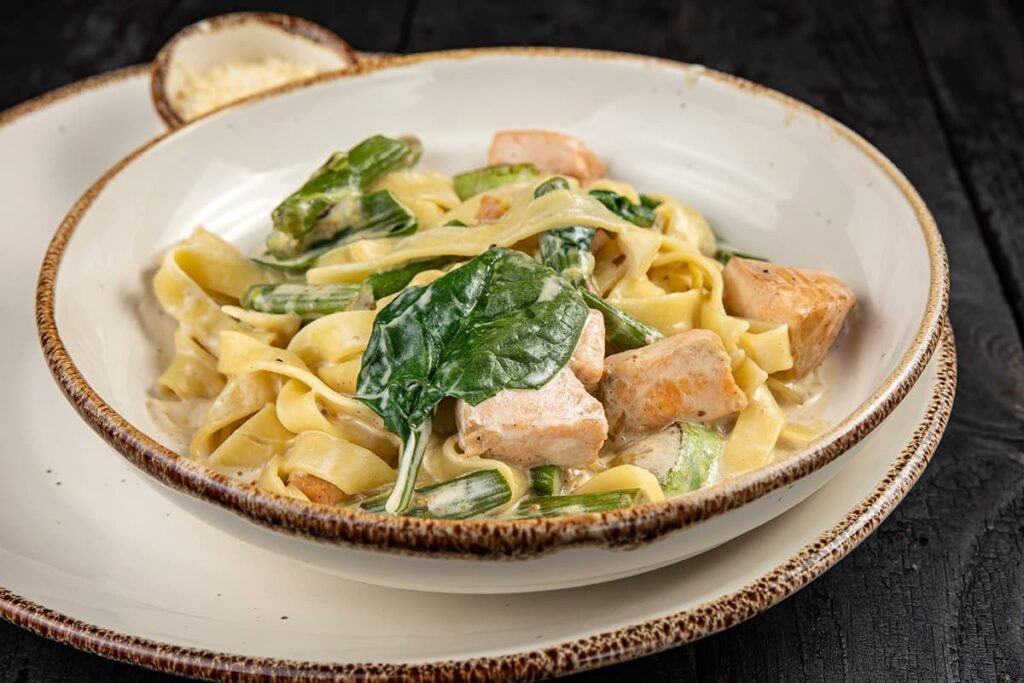Pasta met zalm en spinazie