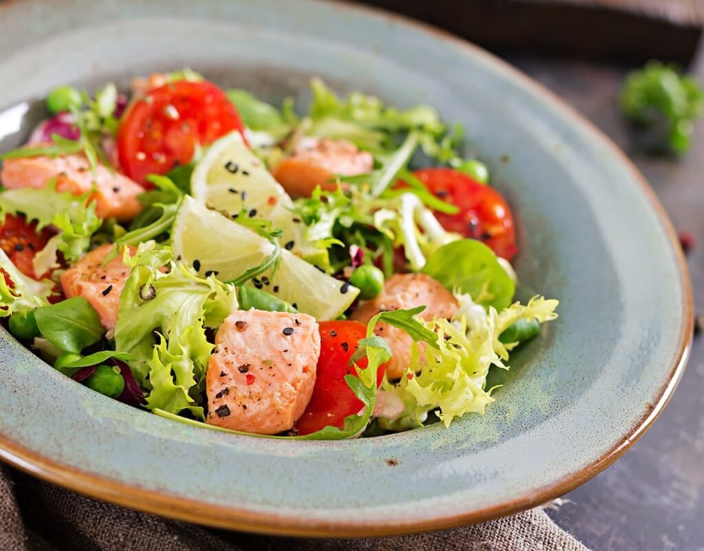 Warme zalm salade met tomaat