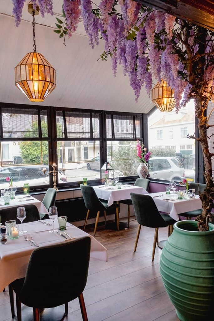 Gezellig interieur bij The Local Bitstro in Zandvoort aan Zee