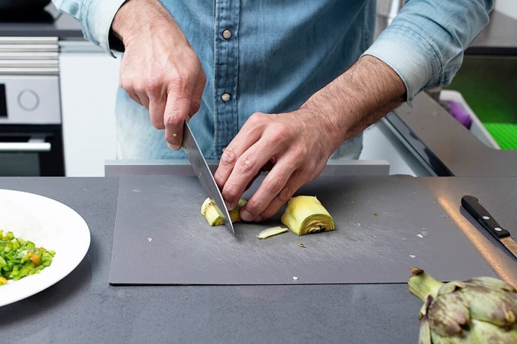 Klauwtechniek is een veel gebruikte techniek voor het snijden van groenten