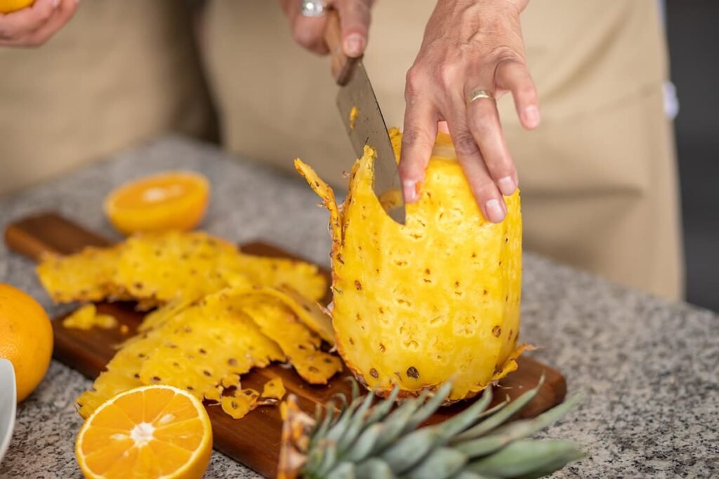 De schil van de ananas kun je niet eten