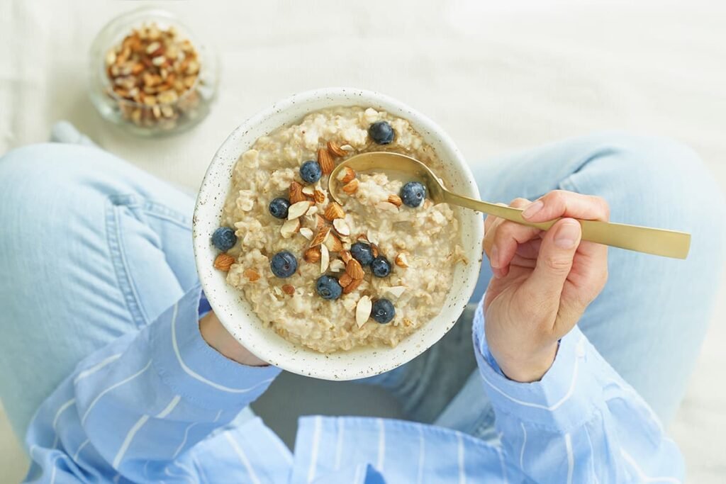 Genieten van je warme overnight oats