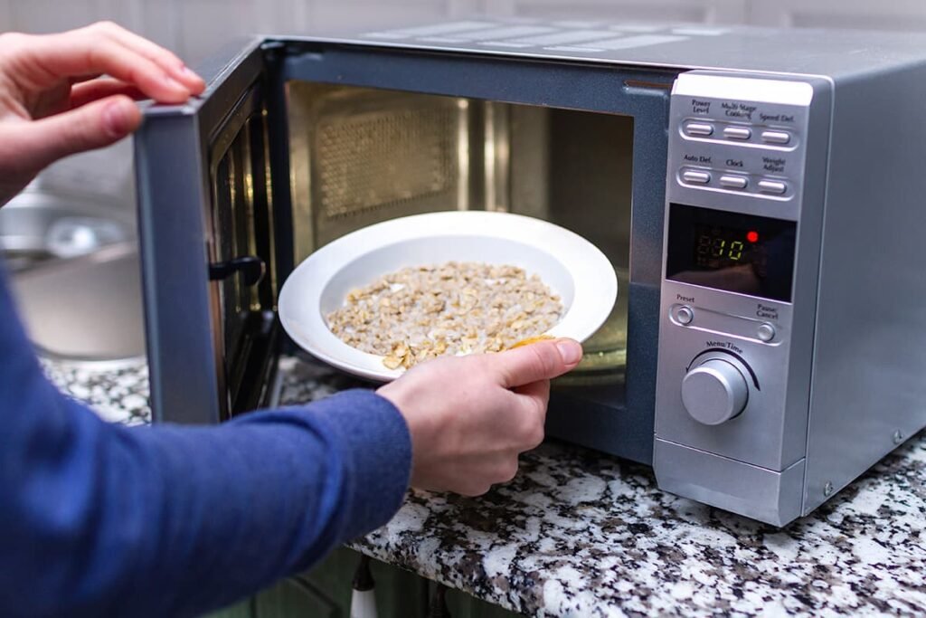 Overnight oats opwarmen in de magnetron