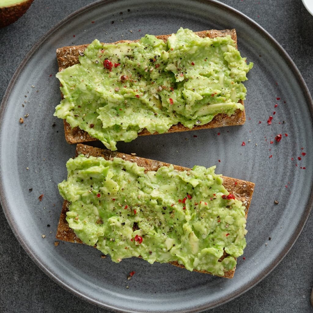 guacamole spread op crackers