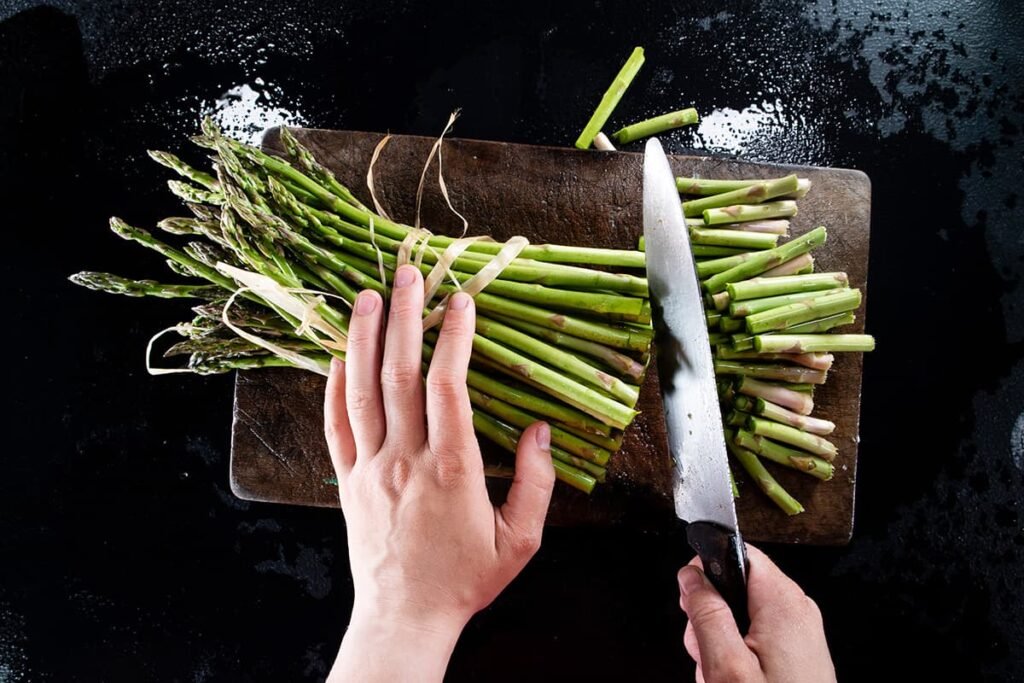 Snijd de houten uiteinden van af