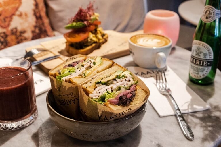 Kaatjes bakery cafe broodje kip 768x512