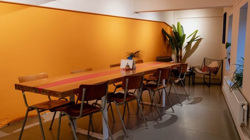 Kleurrijke familietafel 800x450