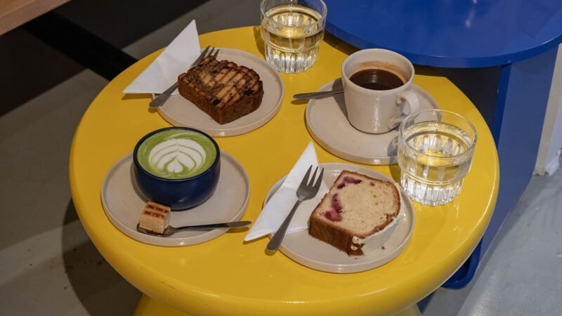 Koffie met gebakjes 800x450