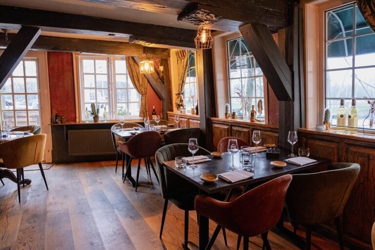 Uit eten in Hoorn met uitzicht over de haven bij JT Mos 768x512