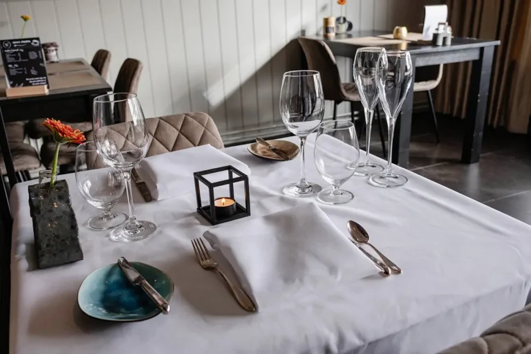 Aan tafel bij Restaurant WIJS 768x512