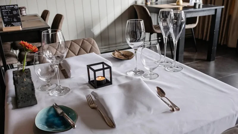 Aan tafel bij Restaurant WIJS 800x450