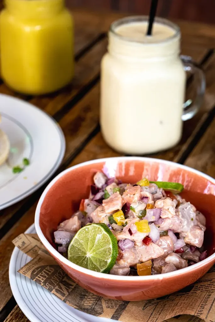 Ceviche bowl en een smoothie bij La Boheme