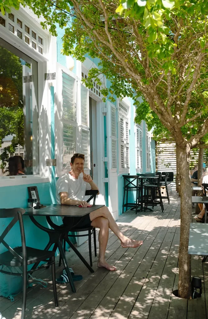 In de schaduw genieten van wat Curacao te bieden heeft