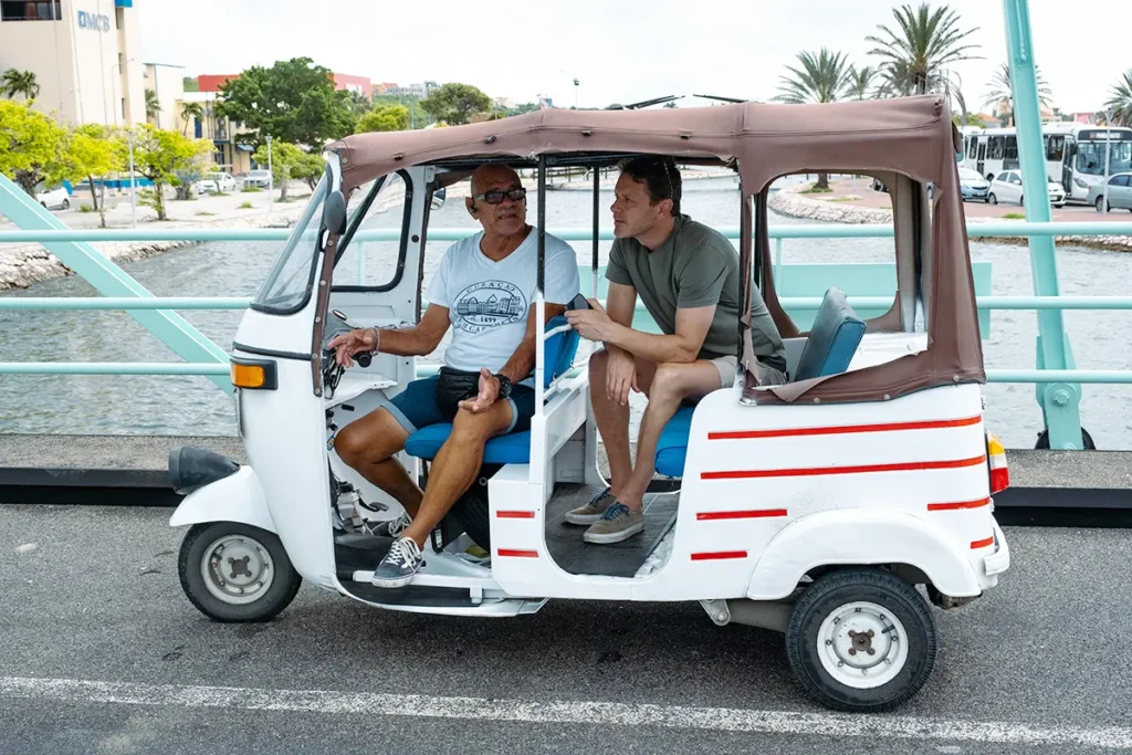 Met de TukTuk en Stanley Willemstad ontdekken