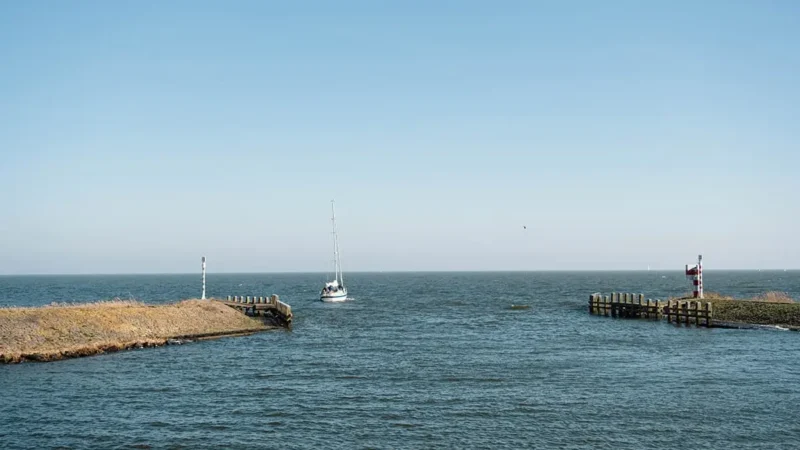 Aan de haven van Medemblik ligt Shun 800x450