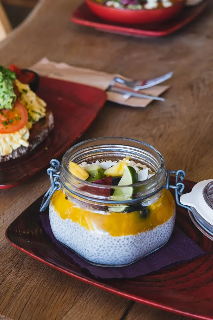 Mango chia pudding als ontbijt of lunch in Schoorl