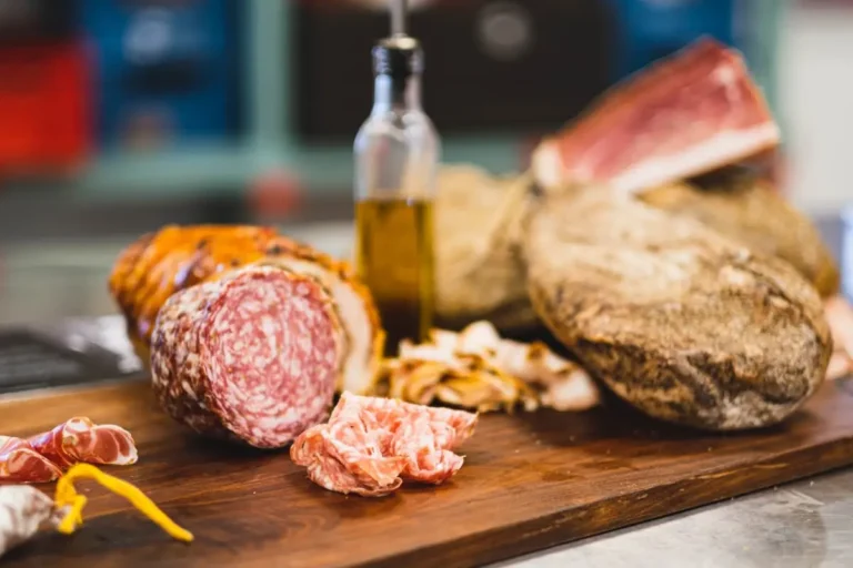 Verschillende soorten vleeswaren uit Toscane 768x512